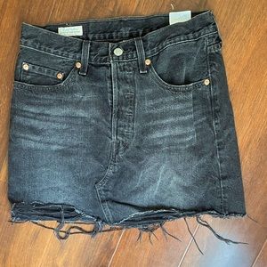 levi’s black denim skirt